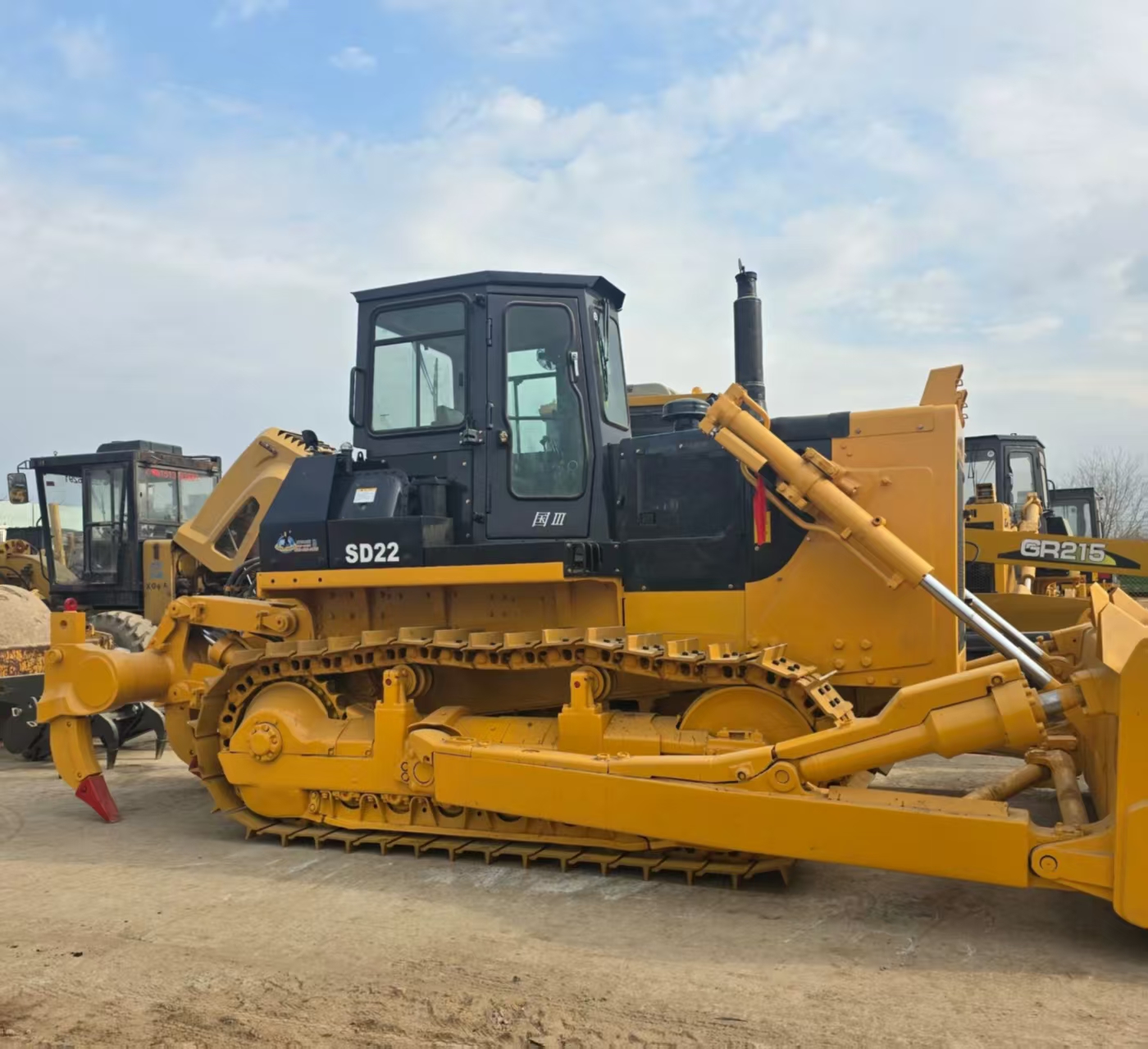 Bulldozer and earthmoving equipment